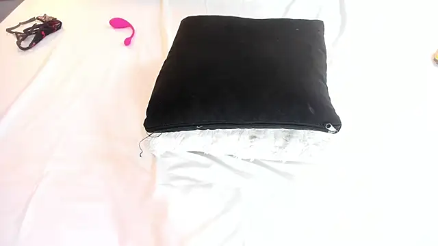 mask_red_girl live