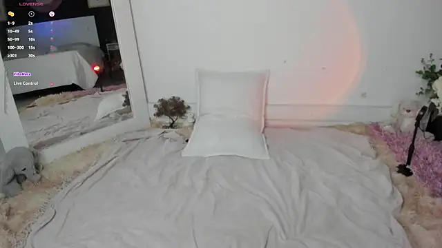 AlannaRussell_ live