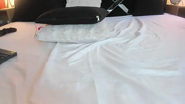 mask_red_girl live