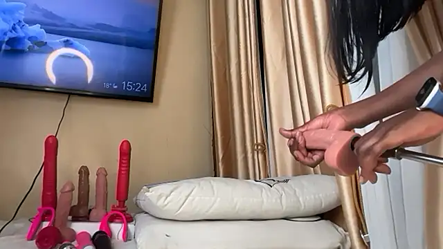 AudreySpanksFuck- live