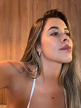 Emilia_Bakerr live