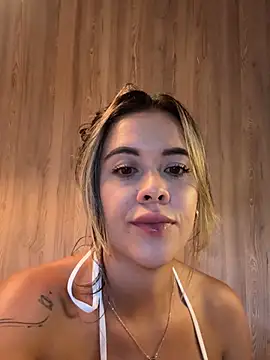Emilia_Bakerr live