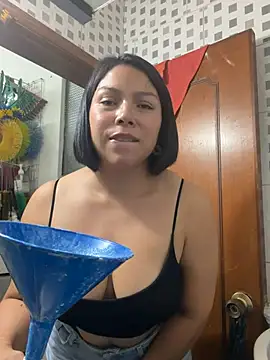 ISABELLA__LUNA live