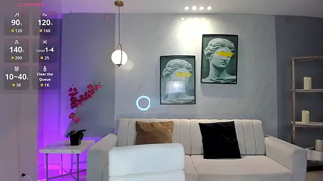 NiaHolland live
