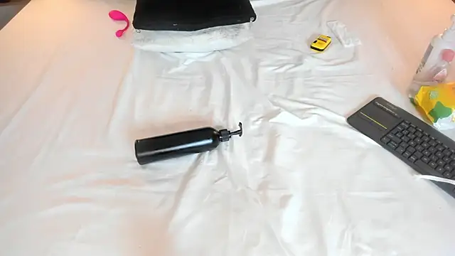 mask_red_girl live