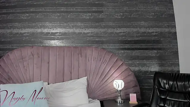 Nayla_Monroee live