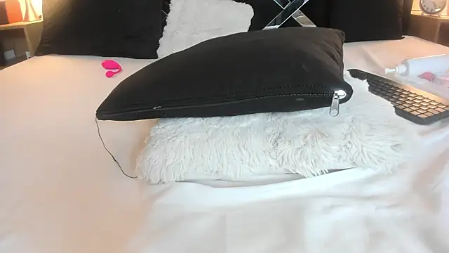 mask_red_girl live