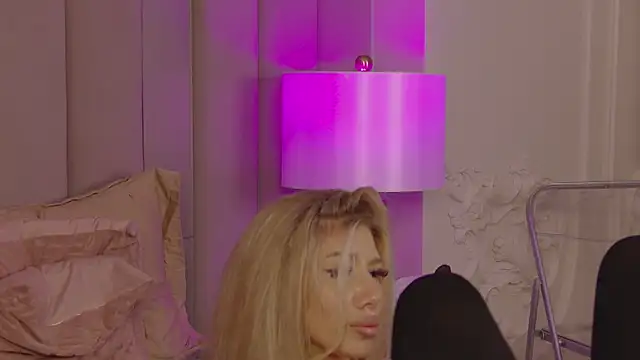 LynnAngel live