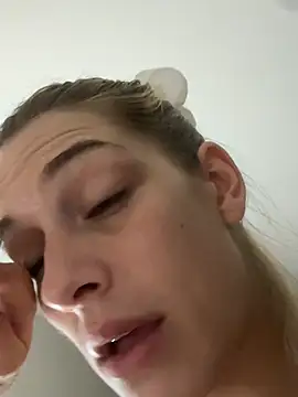 Bellalolahot live