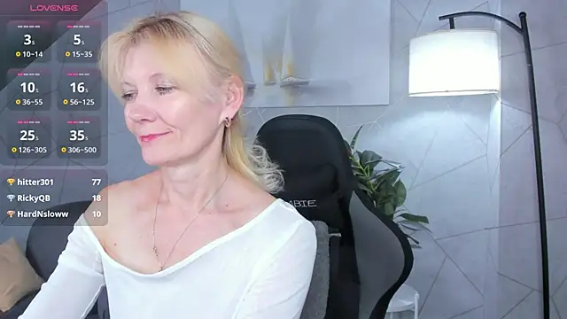 Julie_Lucas live