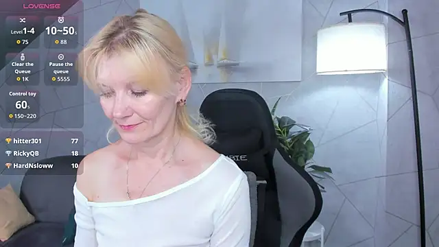 Julie_Lucas live
