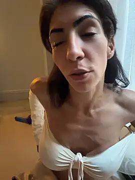 Yasmiinee live