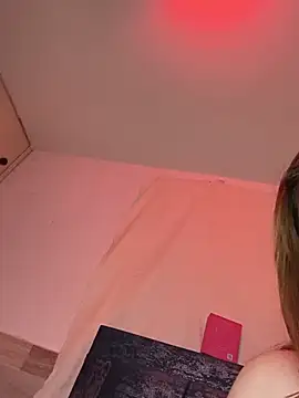 Amber_prada live