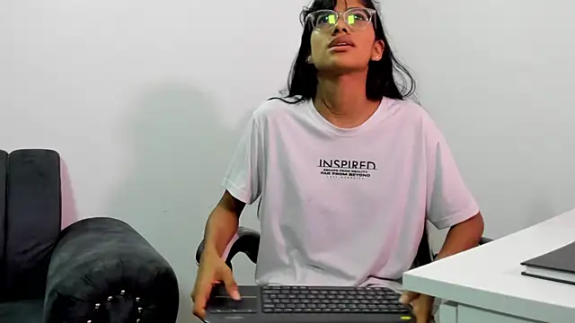 Nira_Lux live