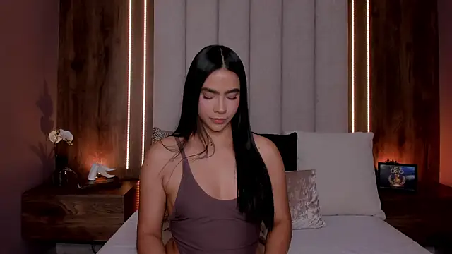 LucySalvatore_ live
