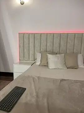 Mia_Roswell live