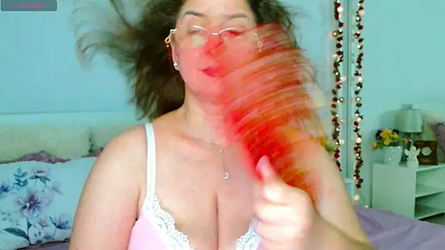 Tyana40 live