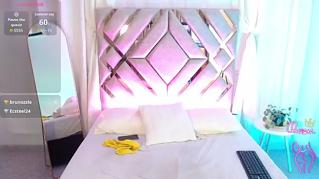 MilaMonroeX live