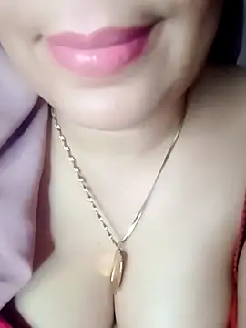 Naughty-Yousra live