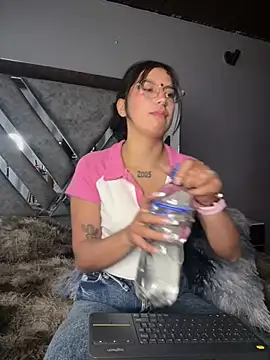 GabyLopez_Pink live
