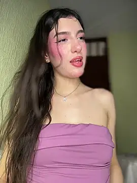 Emily-hottson live
