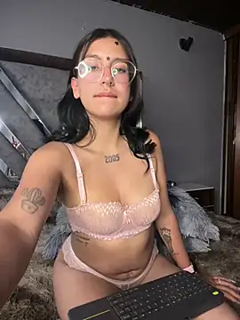 GabyLopez_Pink live