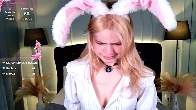ChloeWells live