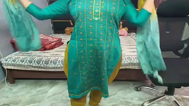 Deevisha-queen live