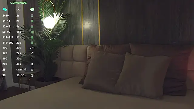Sara_Lewiis live