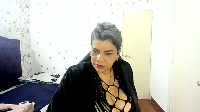 vikyadams live