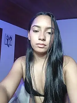 Leilaplus0s live