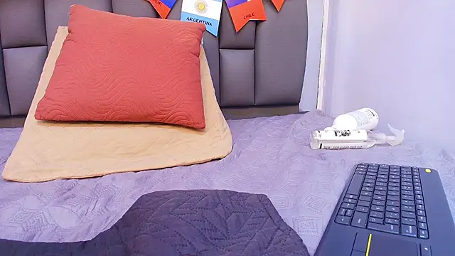 melany_roberts_ live