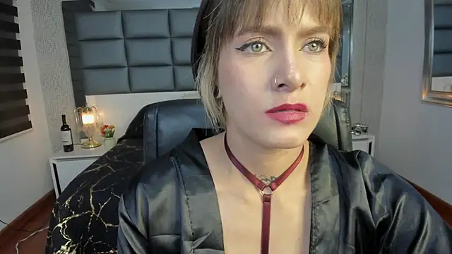 Mrs_Regina_clk live