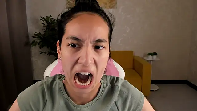 FlirtyAura live