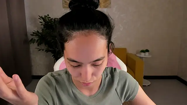 FlirtyAura live