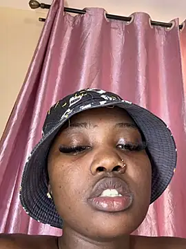 Queen_Arnah254 live