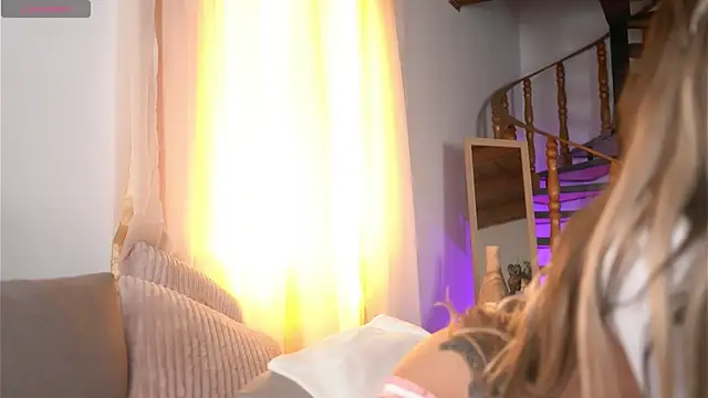 Amoraluxee live
