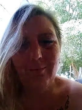 BecciDeluxe live