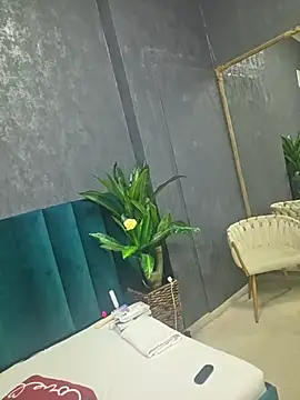 Roxie_Anne live