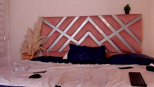 Layra_rous live