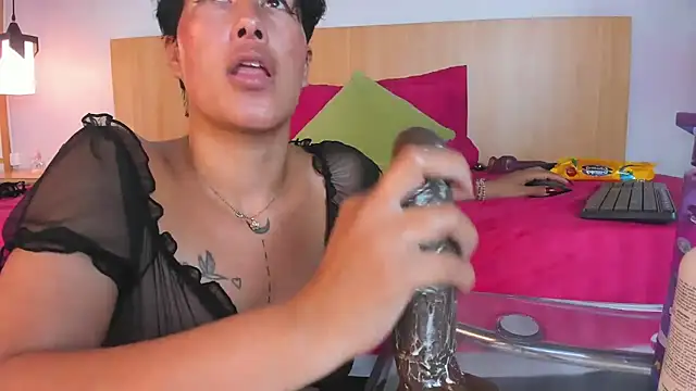 Laura_Torress live