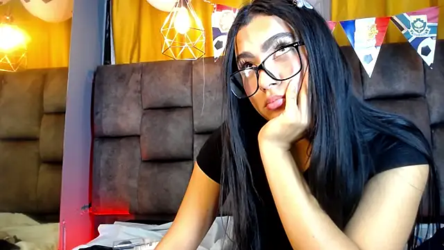 Holly_Watson_ live