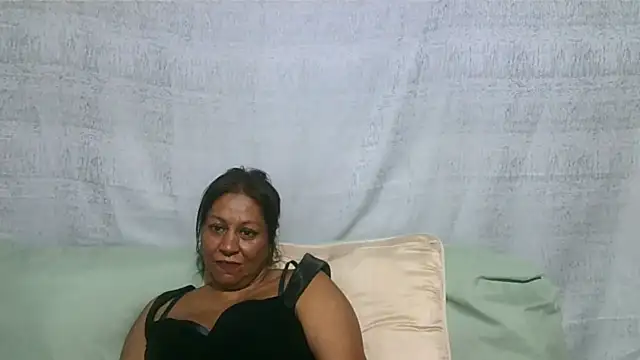 IndianSexyMilf69 live