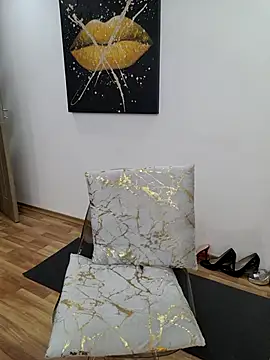 DaisyLuvsYou_ live