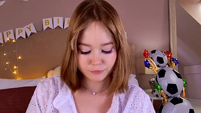 ElaraVance live