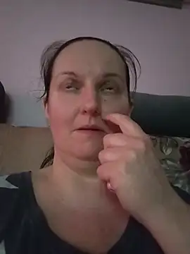 BustyLadyAlma live