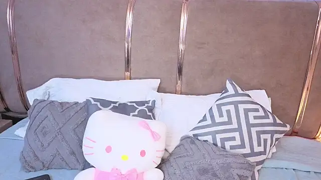 Mia_Naive live