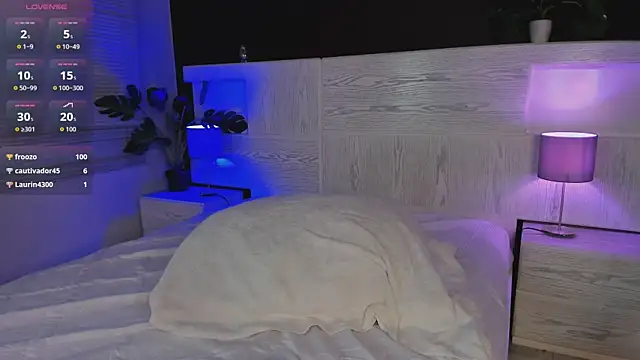 angelina_hilton live