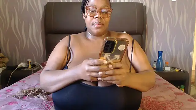 BoobsQueen46K live