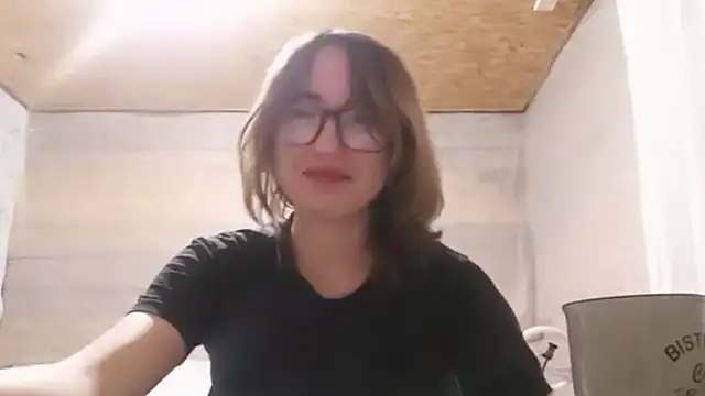 OliviaMoment live